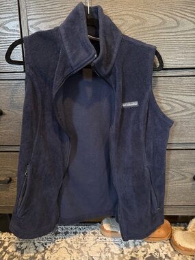 Columbia dark navy fleece vest